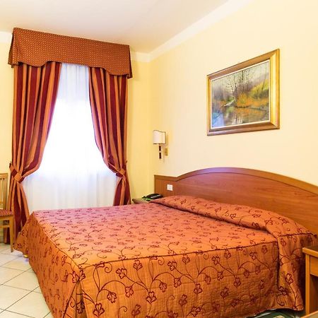 Hotel Ristorante Paladini Каризио Экстерьер фото