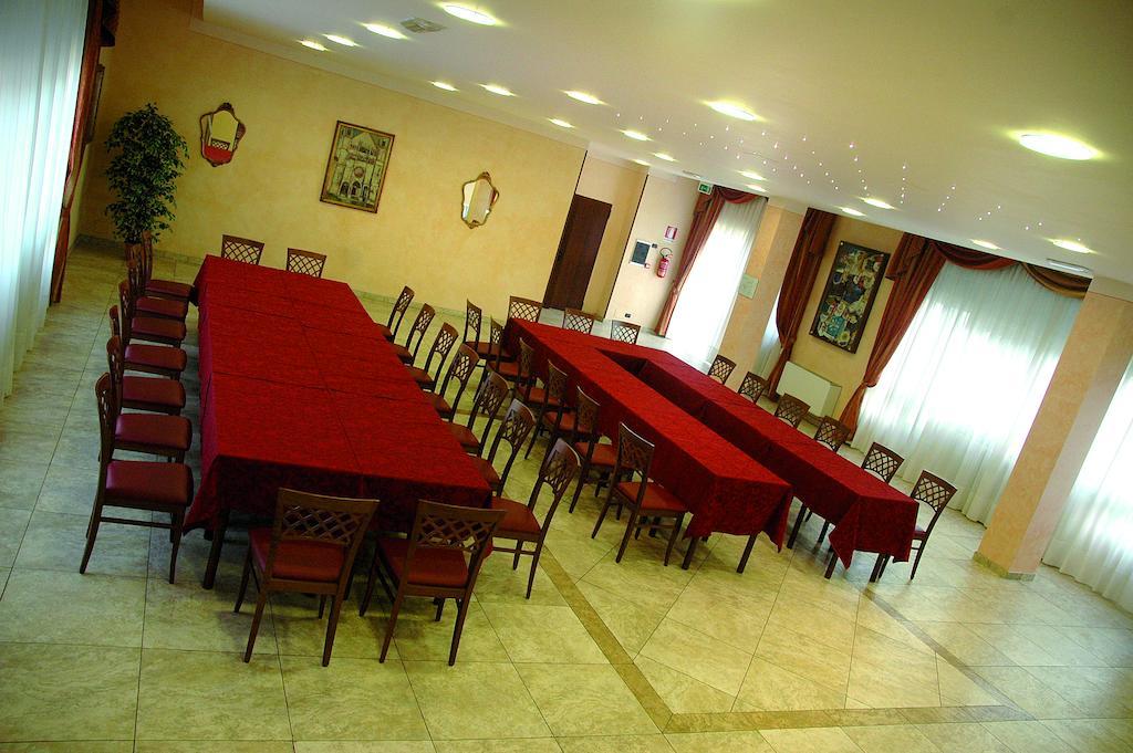 Hotel Ristorante Paladini Каризио Экстерьер фото