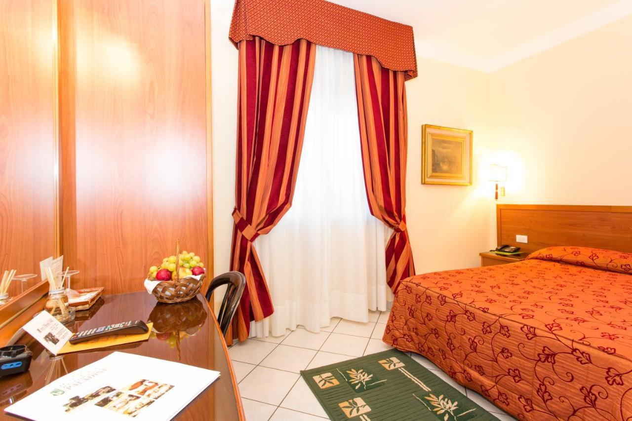 Hotel Ristorante Paladini Каризио Экстерьер фото