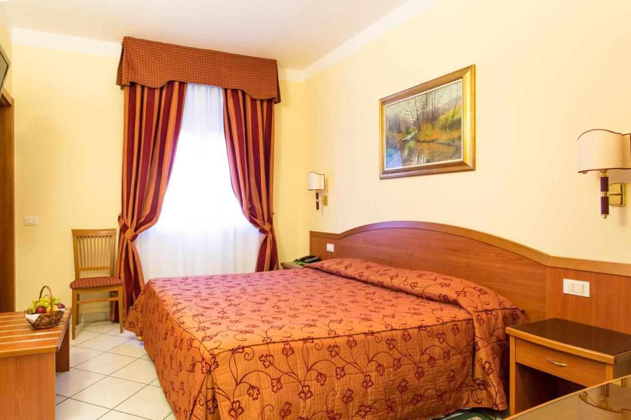 Hotel Ristorante Paladini Каризио Экстерьер фото