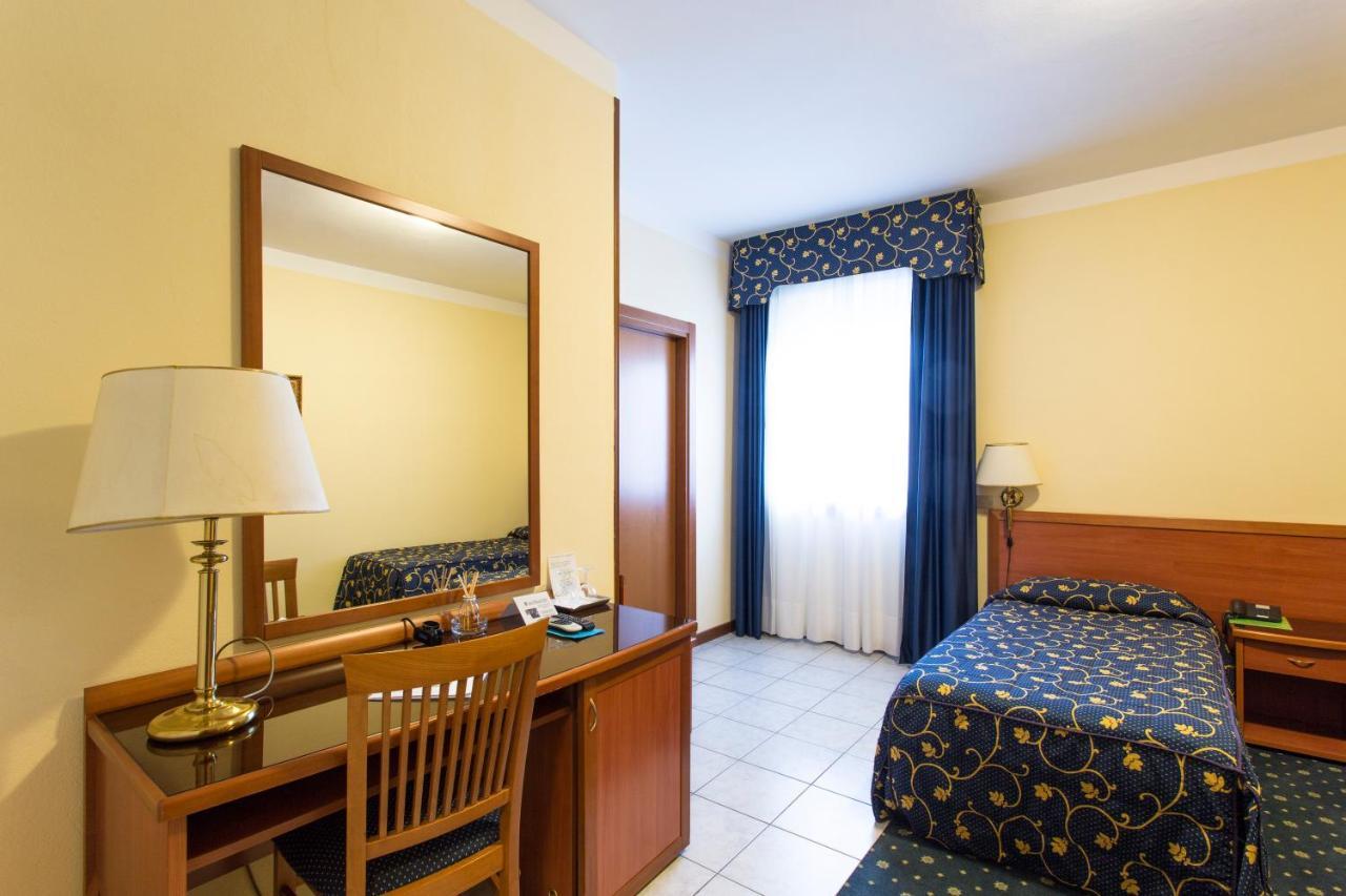 Hotel Ristorante Paladini Каризио Экстерьер фото