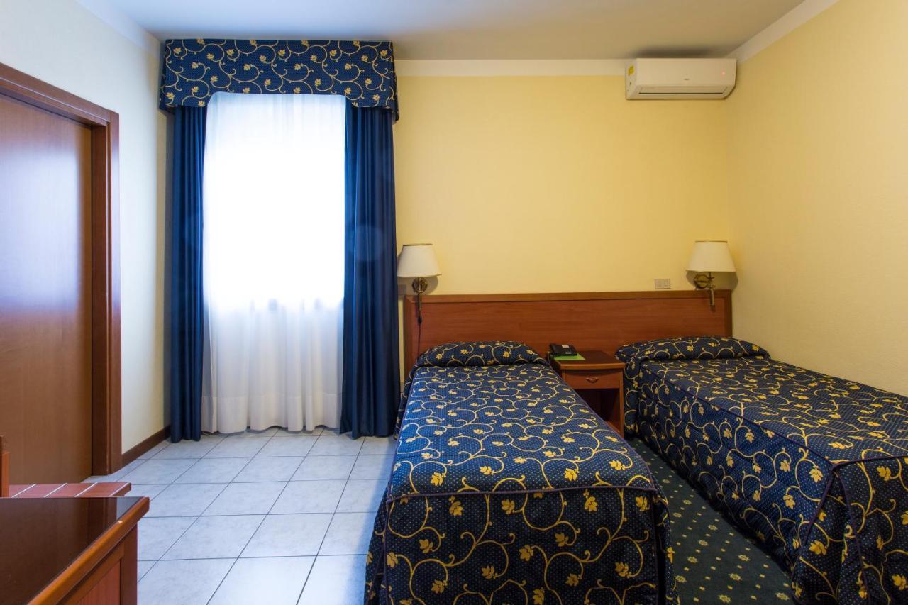 Hotel Ristorante Paladini Каризио Экстерьер фото